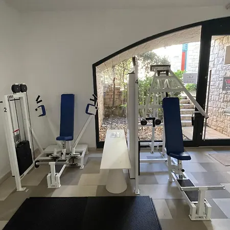 Pama Luko 100m From Beach, Tennis Court & Gym, Free Parking Appartamento